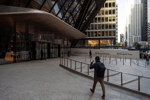 Major U.S. Banks Report Record Profits Amid Global Challenges