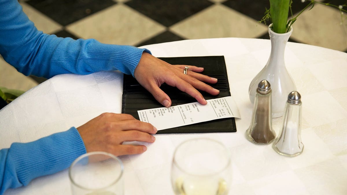 Florida Law Mandates Clear Disclosure of Restaurant Fees