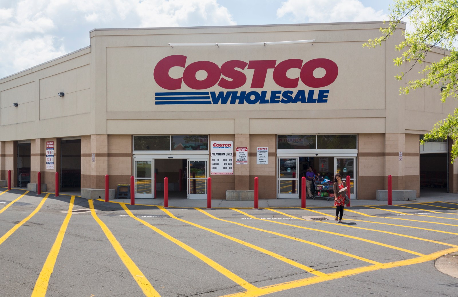 July Fourth Retail Store Hours and Options