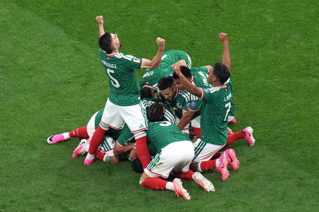 Mexico Triumphs Over Ecuador to Break Long Knockout-Stage Drought