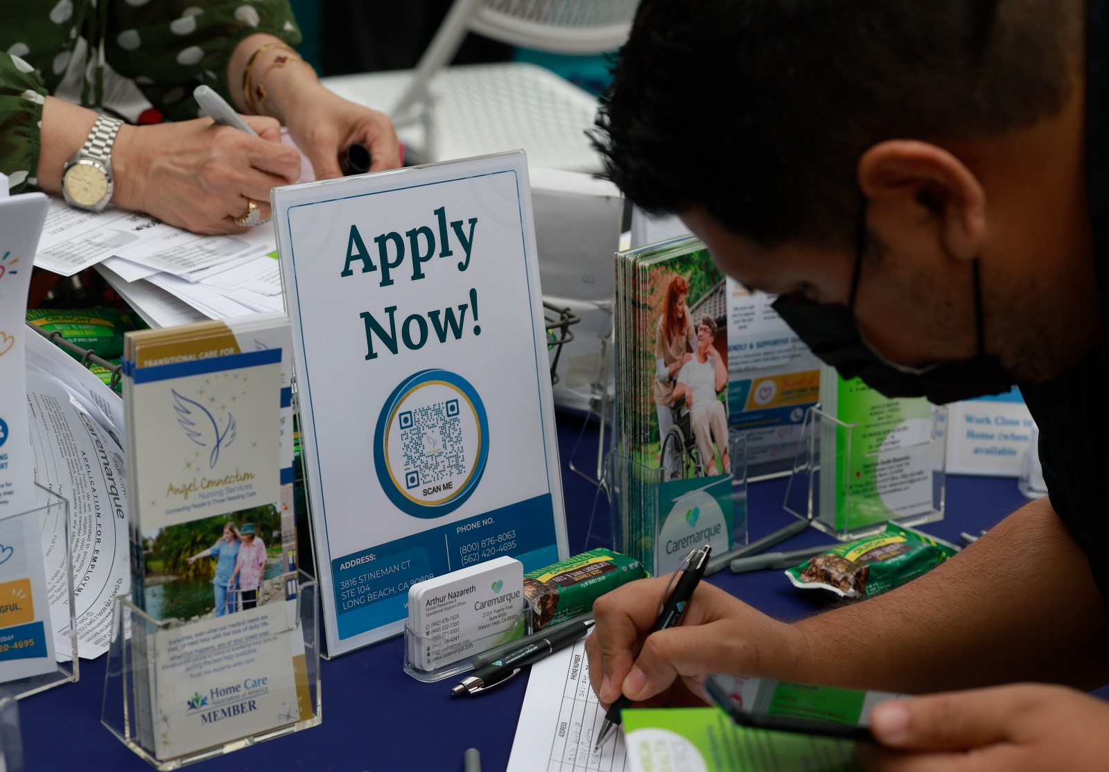 AI’s Effects on American Labor Market Revealed in Recent Reports