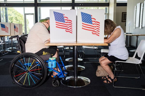 Governor Races in Iowa and Ohio Show Unexpected Tightness