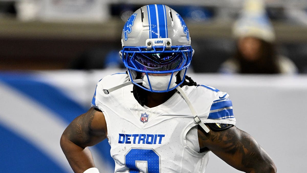 Jahmyr Gibbs Absent from Lions Training Camp Amid Contract Discussions