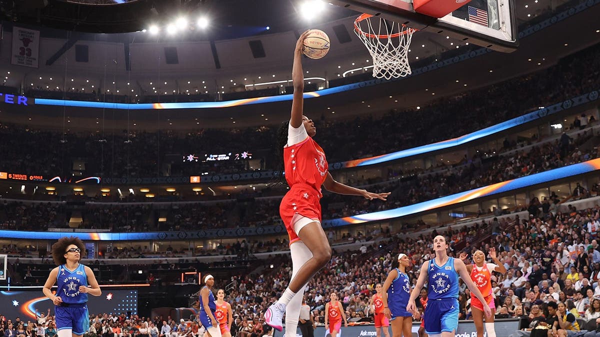 Dominique Malonga’s First WNBA Dunk Makes History