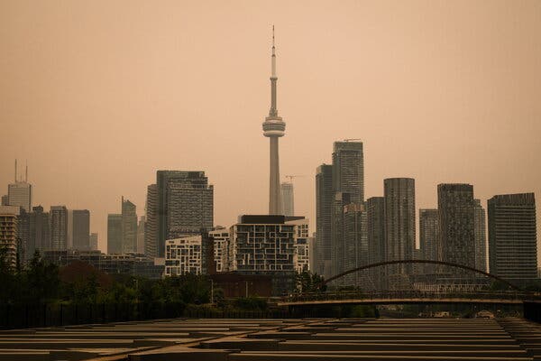 Toronto and U.S. Northeast Affected by Ontario Wildfire Smoke