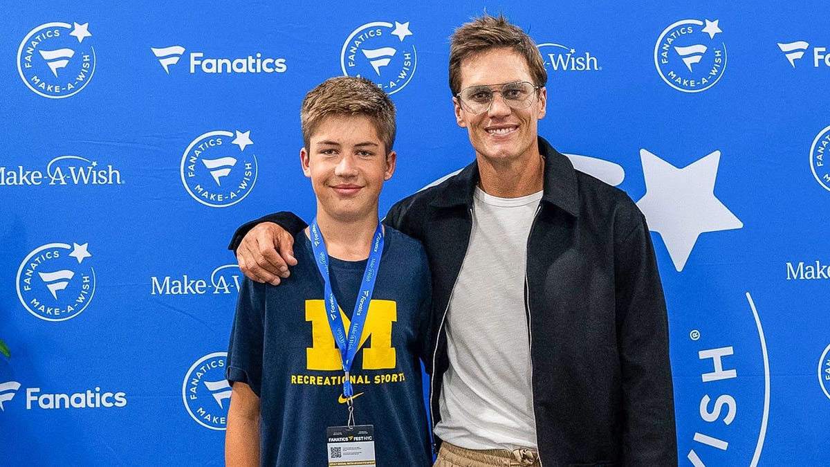 Eli Griffith Meets Tom Brady at Fanatics Fest