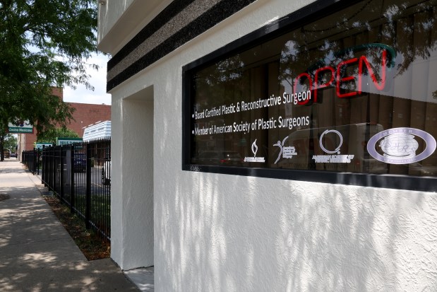 Illinois Suspends License of Plastic Surgeon After Investigation