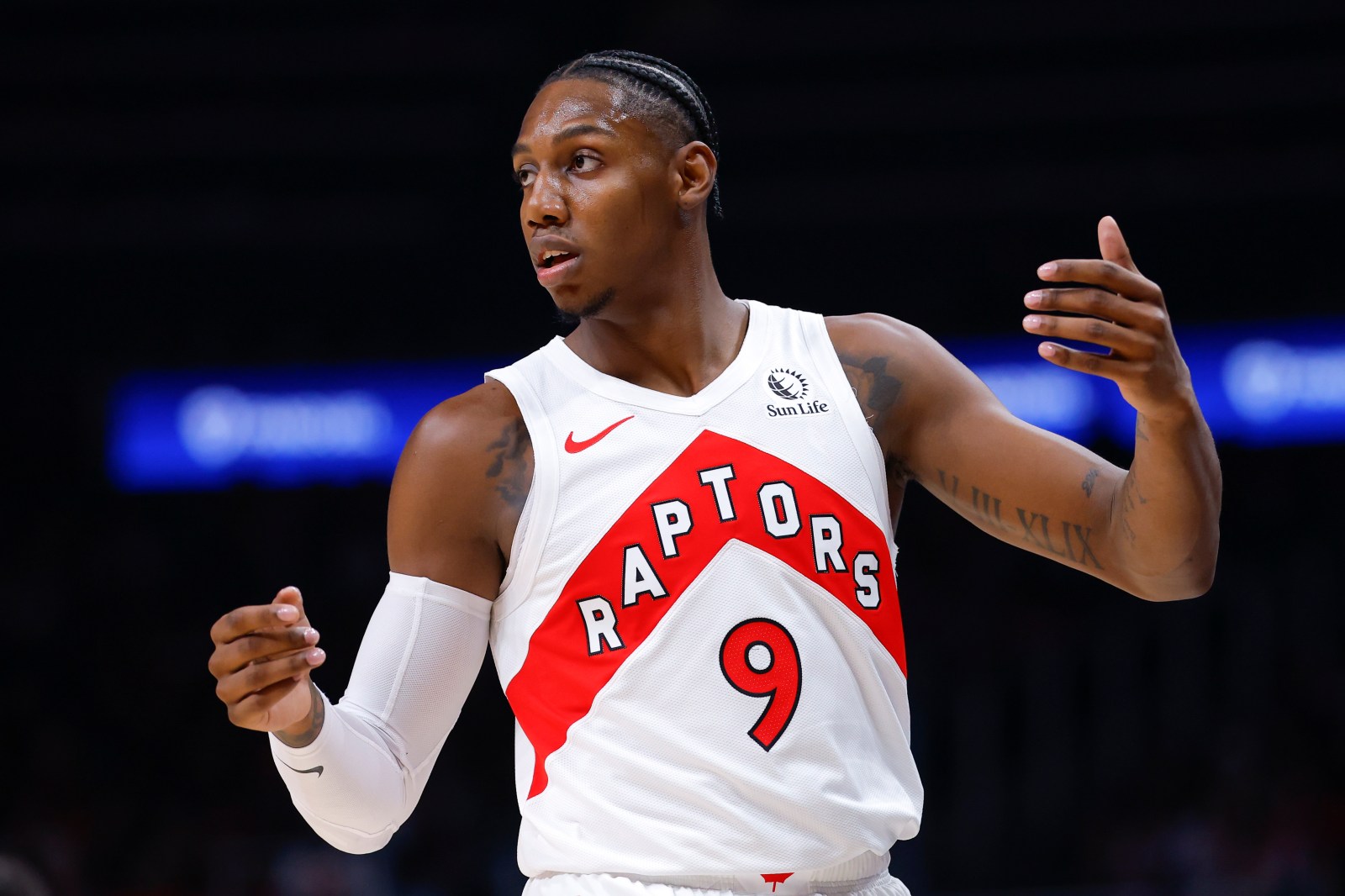 Kawhi Leonard Returns to Raptors with New Teammates