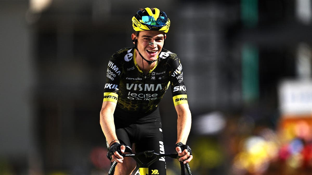 Sepp Kuss Narrowly Avoids Disaster on Tour de France’s Penultimate Stage