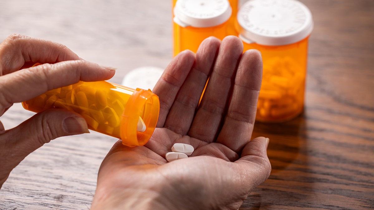 Study Links Polypharmacy in Older Adults to Increased Mortality Risk
