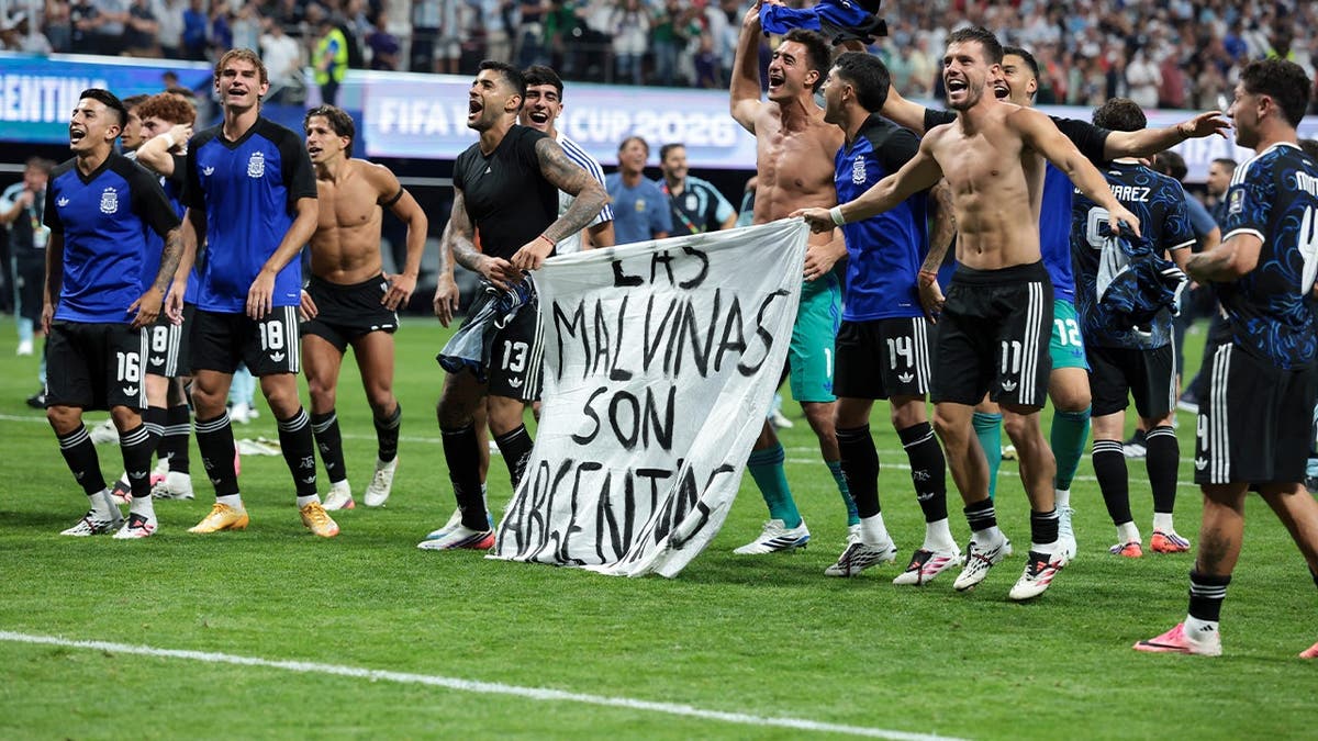 Preview of Argentina vs. Spain World Cup Final and Banner Controversy