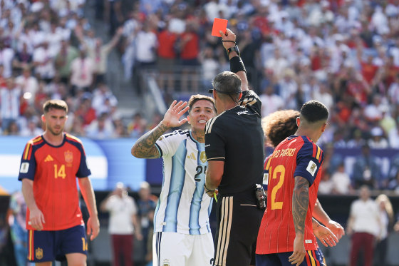 Enzo Fernández Receives Red Card in World Cup Final