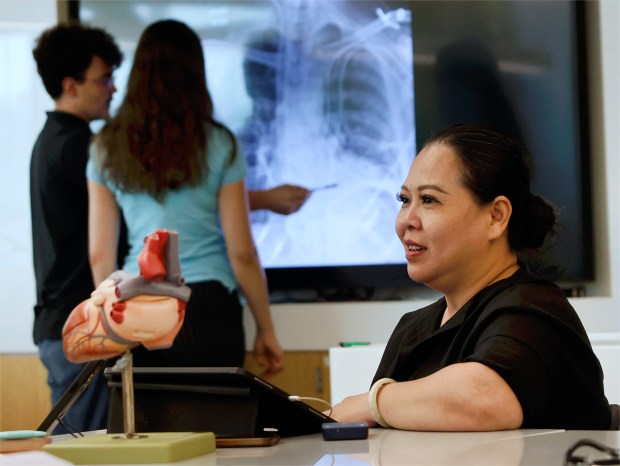 Vietnamese Student Embraces English Medical Terms in Seminar