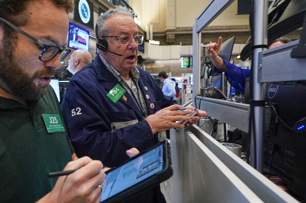 IMF Adjusts Global Economic Growth Forecast Amid Conflict and Technology Investment