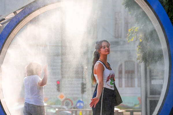 Choosing the Right Clothing for Extreme Heat