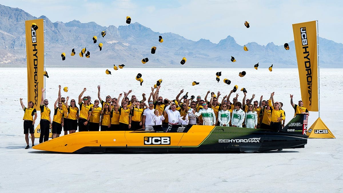 JCB Hydromax Sets Hydrogen Speed Record
