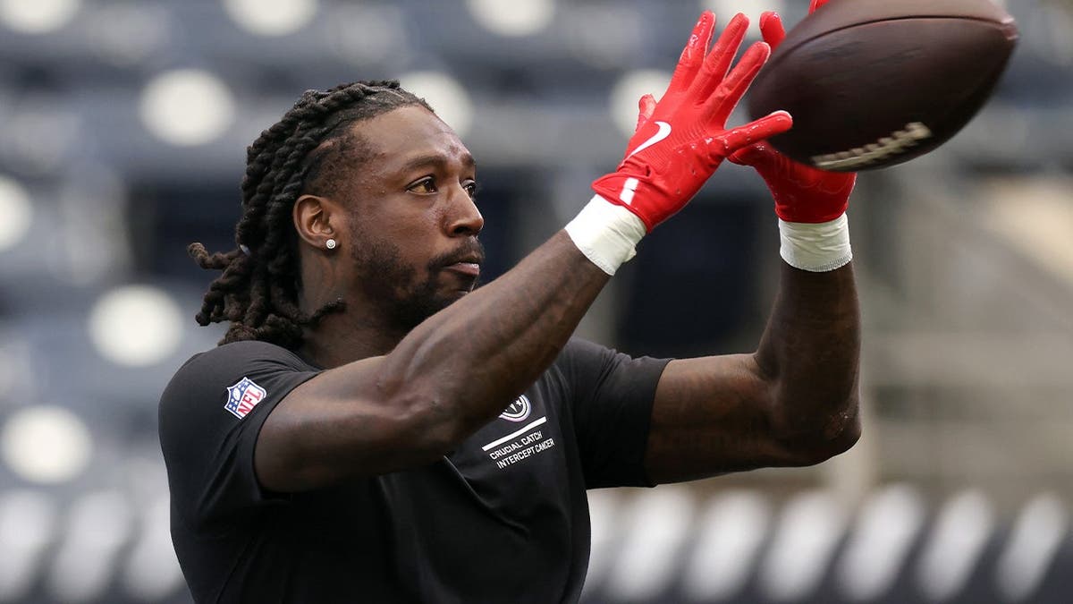 Calvin Ridley’s Stomach Bug Experience Sparks Discussion