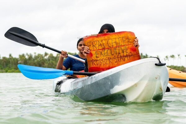 Youth in Maldives Advocate for Environmental Protection
