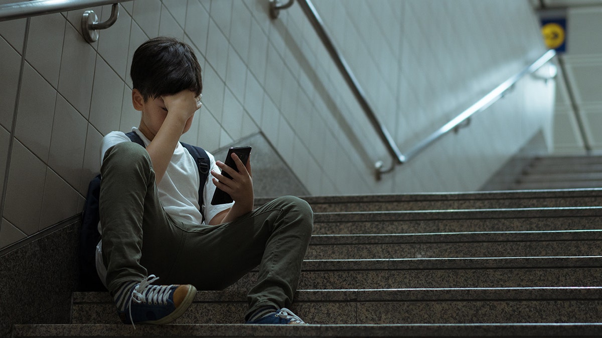 Understanding Social Media’s Impact on Teen Mental Health and Friendships