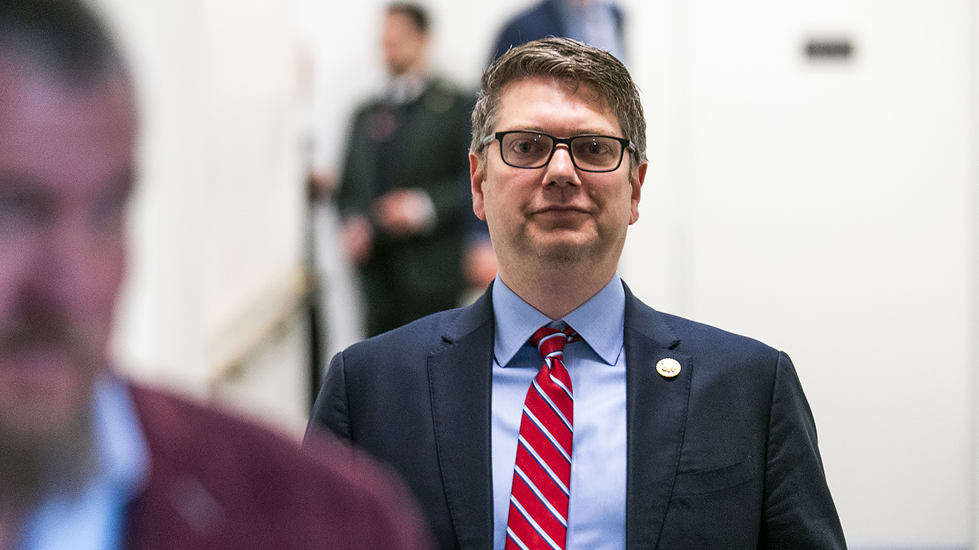 Alaska Primary Election: Key Contenders and Developments