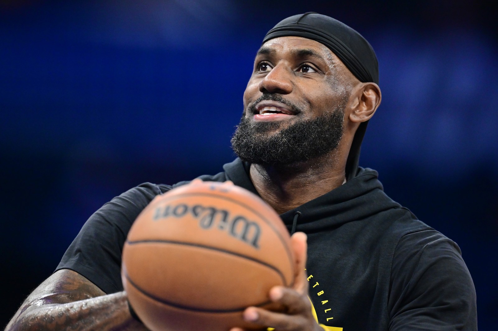 LeBron James Returns to L.A. as 76ers Face Lakers on Christmas
