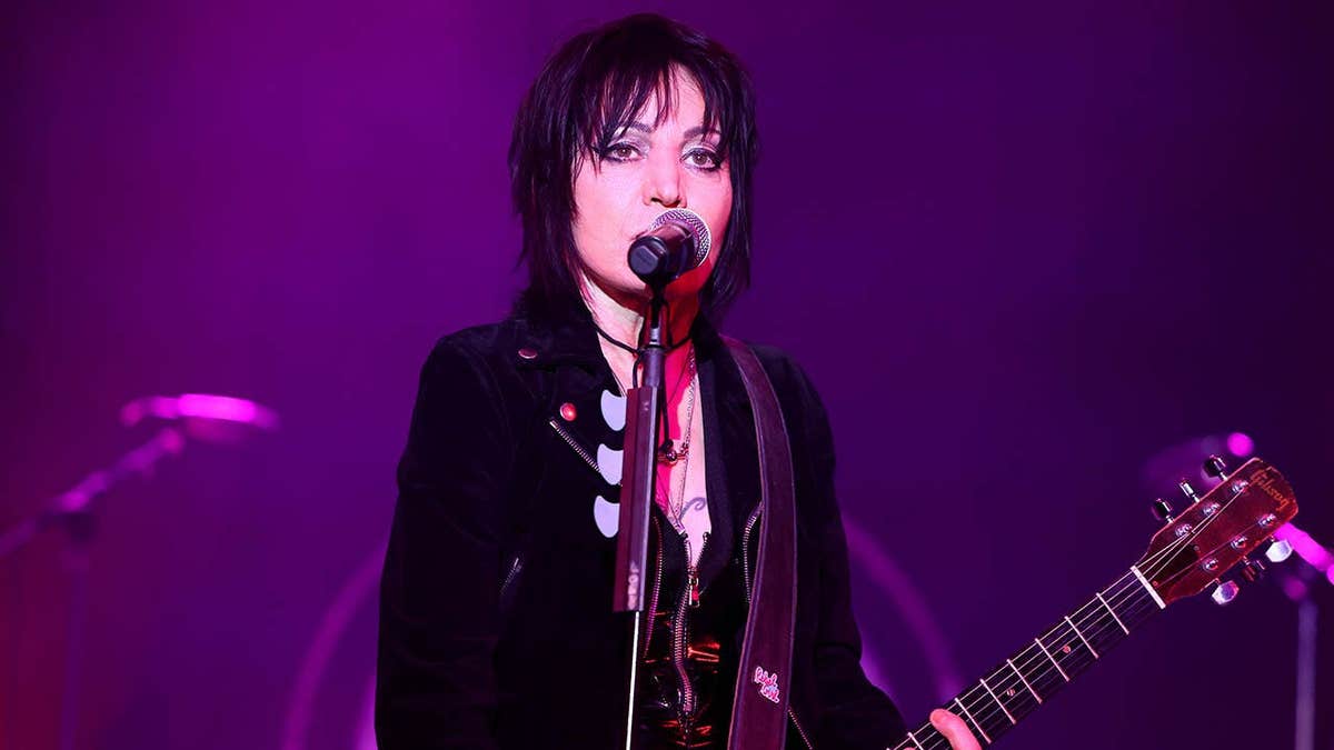 Joan Jett Cancels Shows After Surgery