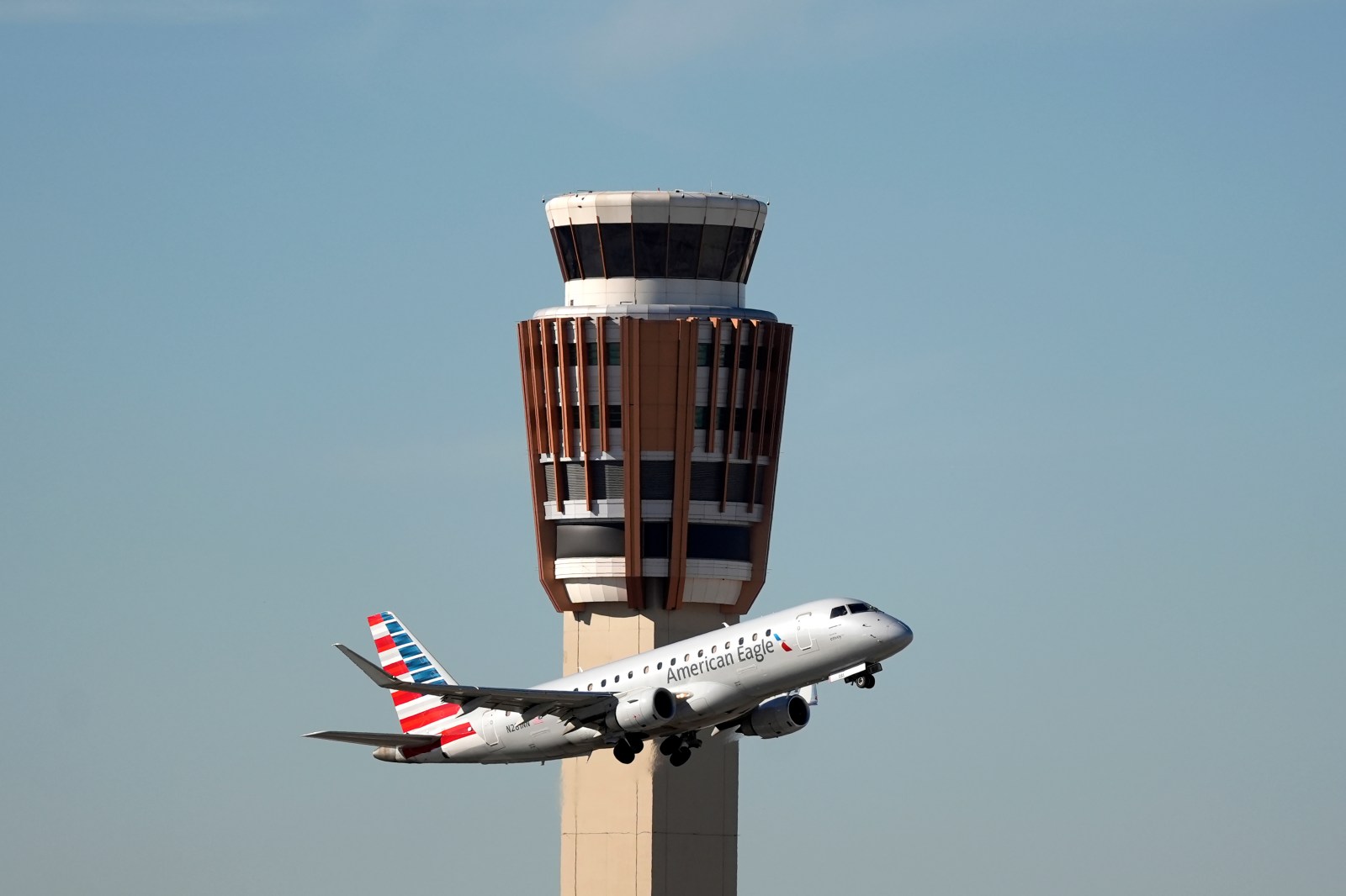 Near Mid-Air Collision Involving American Airlines Flights Over Phoenix