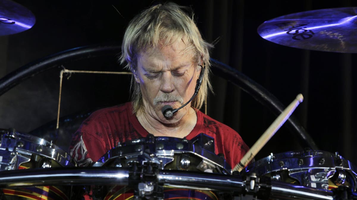 ZZ Top Drummer Frank Beard Dies at 77