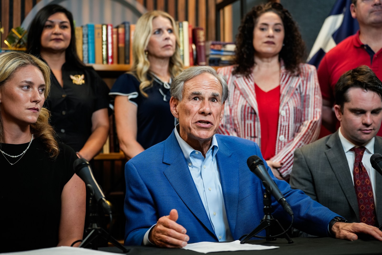 Texas Pauses Data Center Approvals Amid Public Backlash
