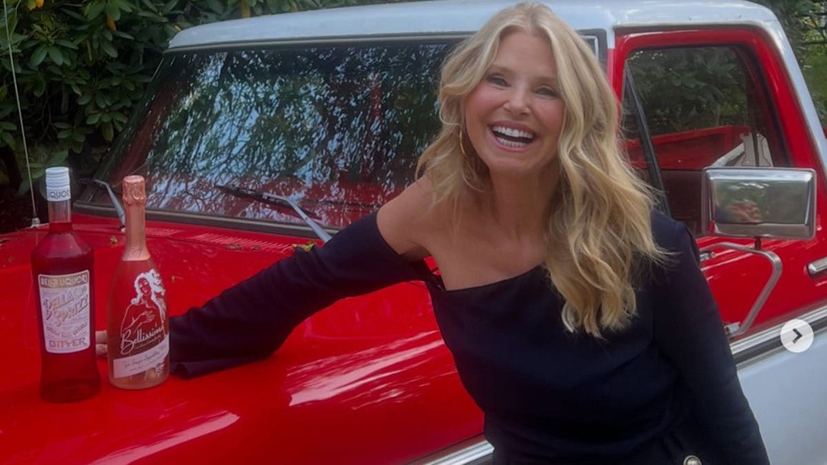 Christie Brinkley Amazes Fans with Ageless Appearance