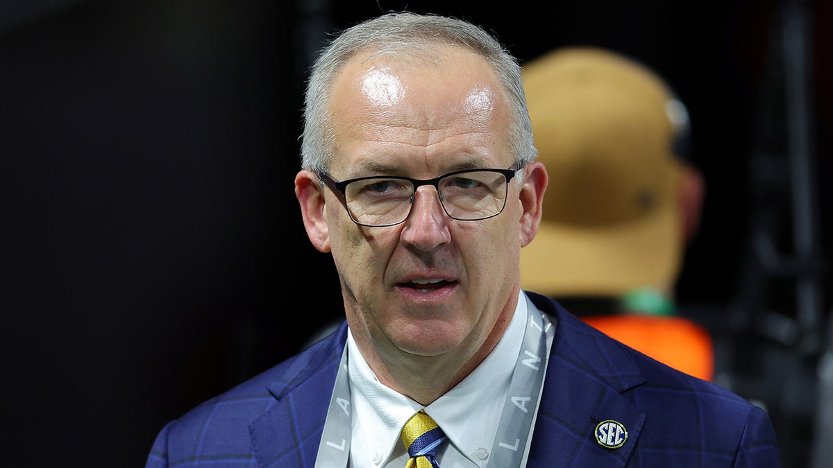 College Football Season Returns Amid Legal Challenges and Offseason Struggles
