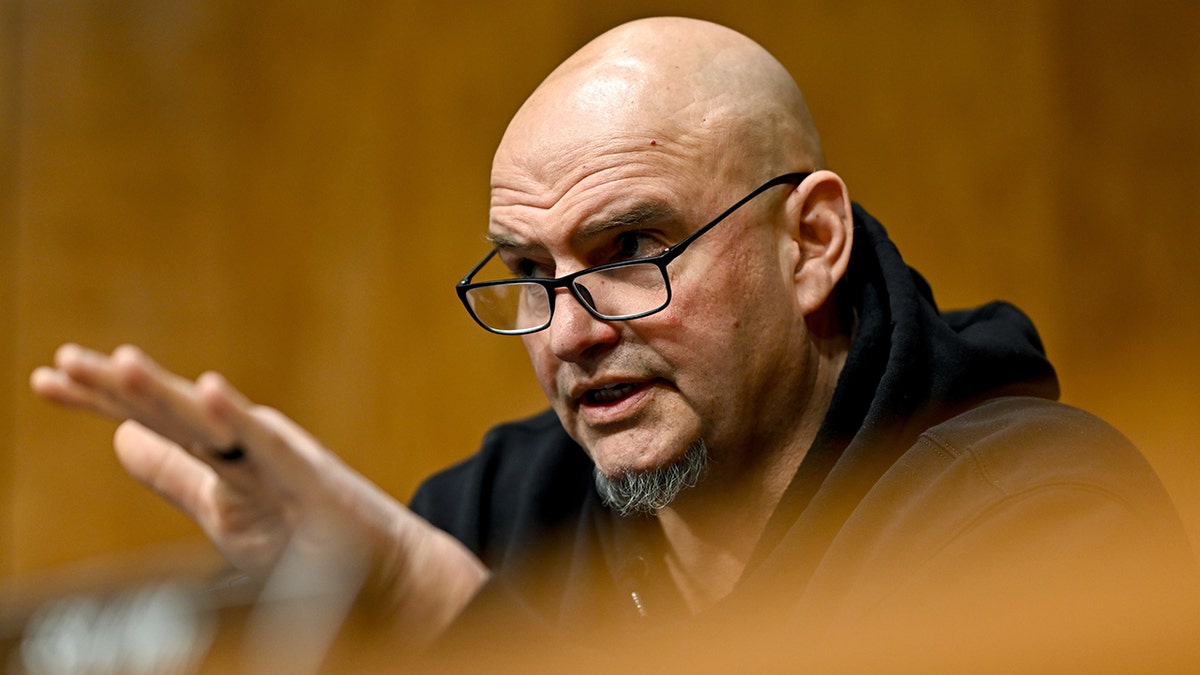 U.S. Urged to Secure AI Leadership Over China