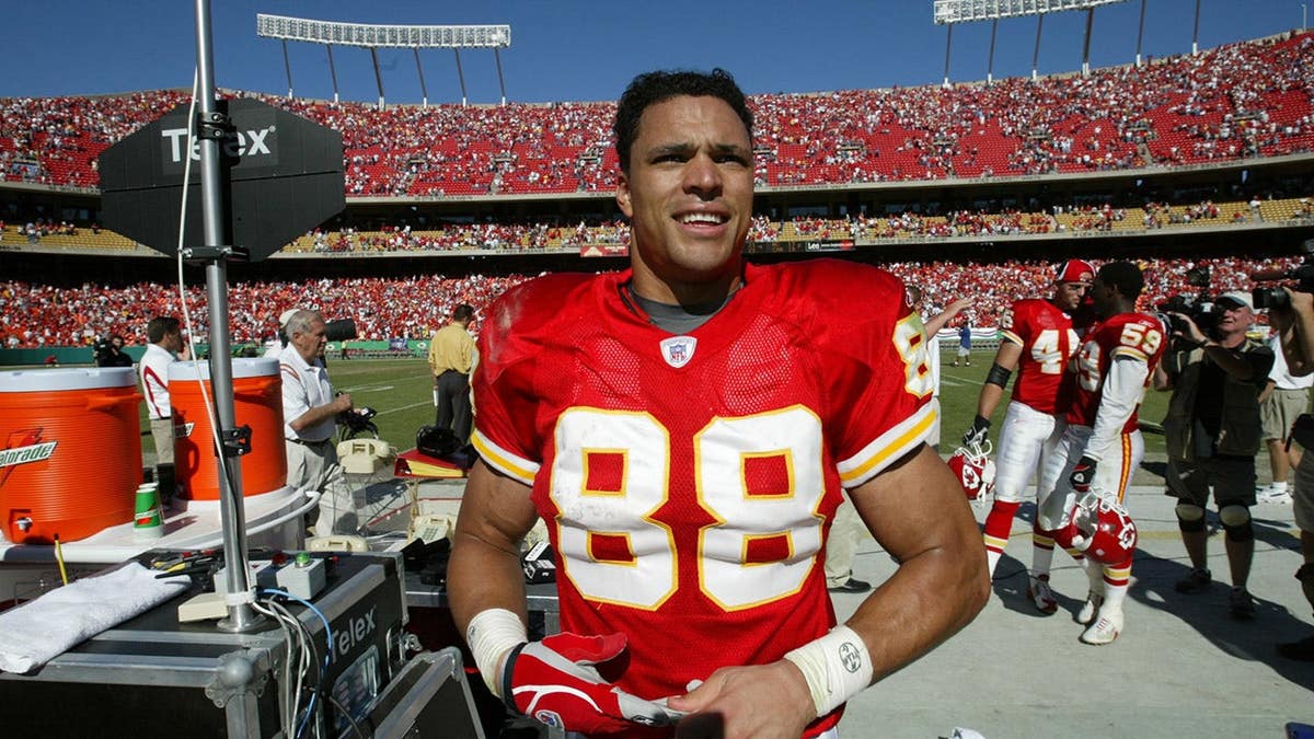 Kansas City Chiefs Gear Up for New Season as Tony Gonzalez Supports Prostate Cancer Awareness