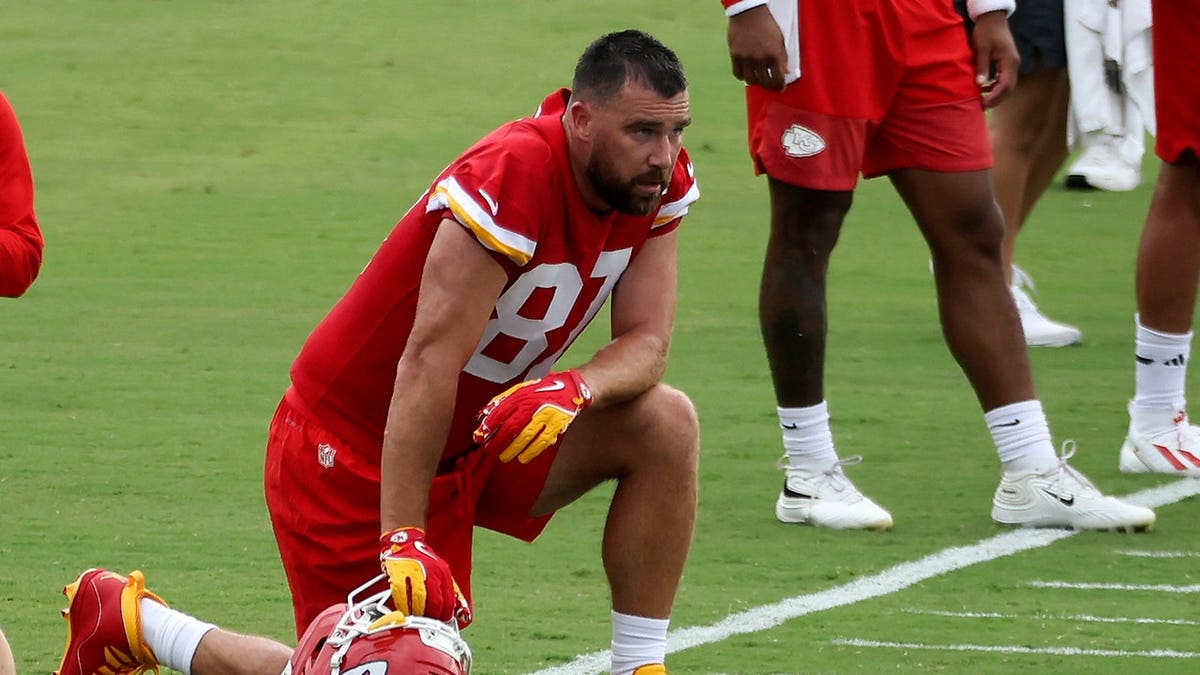 Travis Kelce’s Appearance Surprises Fans at Chiefs Training Camp
