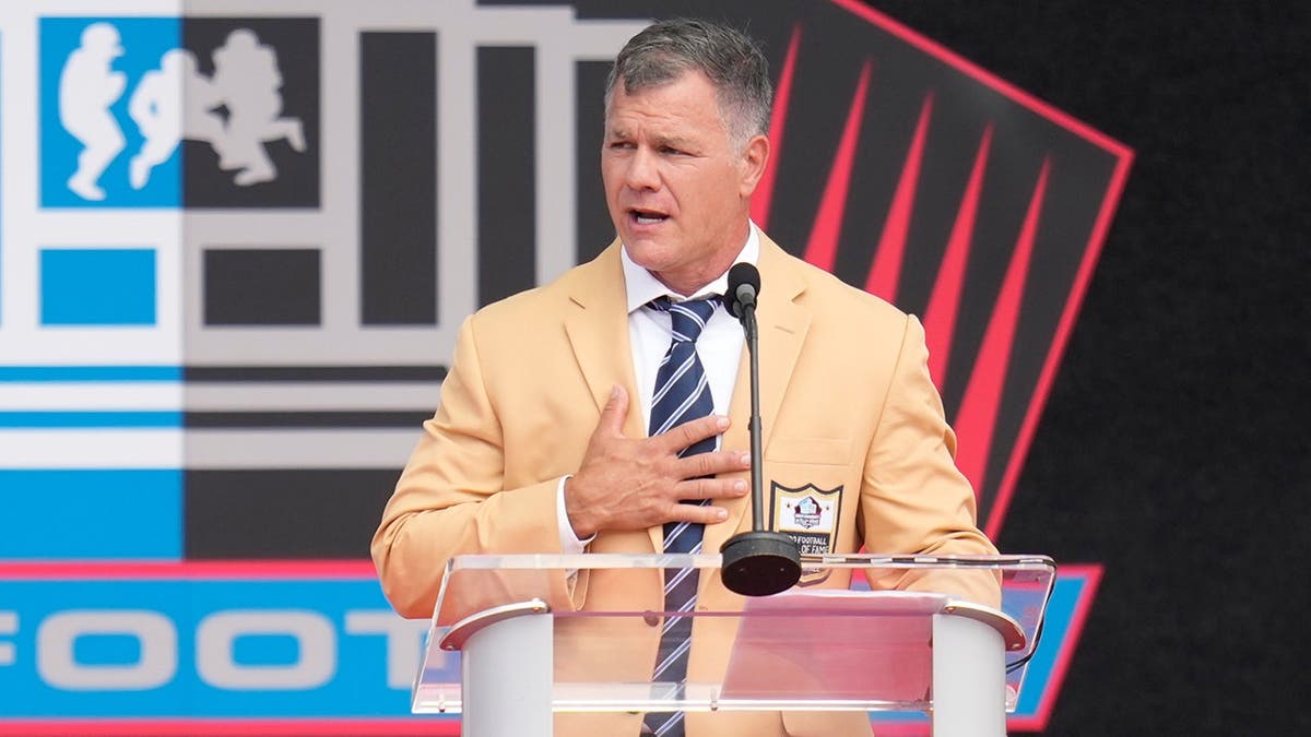 Adam Vinatieri Inducted into Pro Football Hall of Fame, Jokes About Bill Belichick