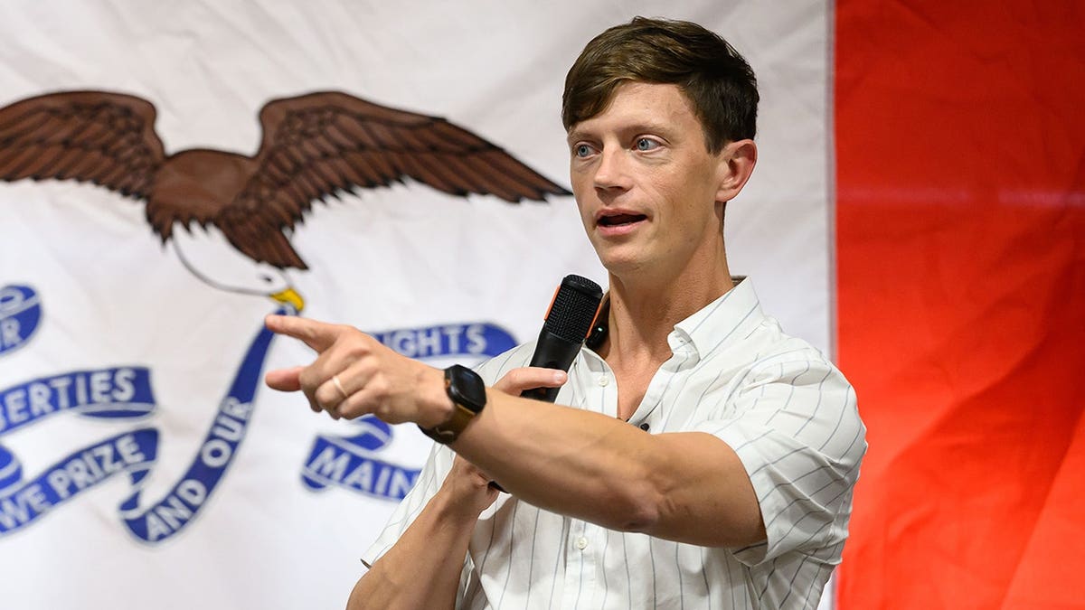 Rob Sand Warns Against Independent Candidacy in Iowa