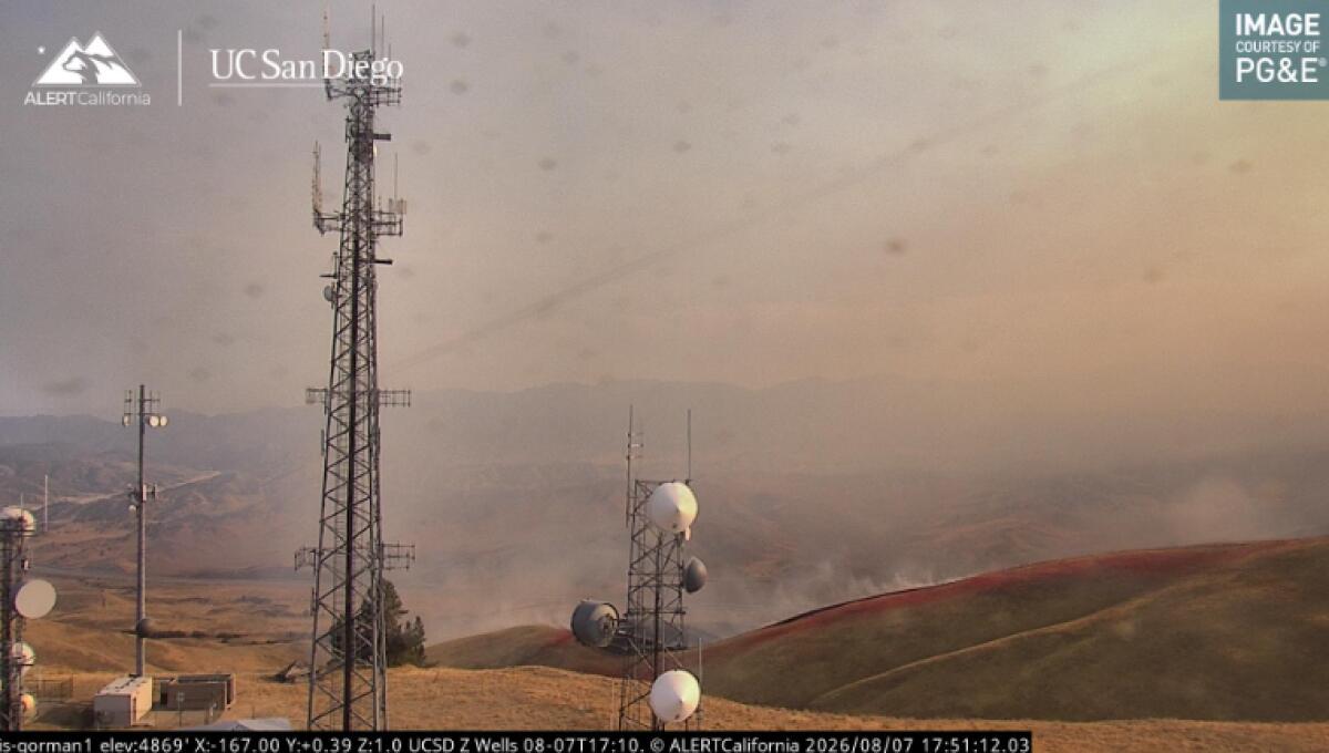 Ridge Fire Near Gorman Expands Rapidly, Forcing Freeway Closures and Evacuations