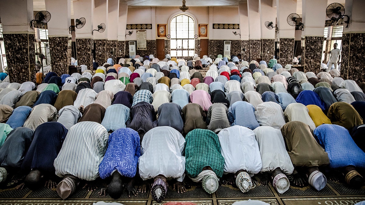Parents Sue California School District Over Mosque Field Trip