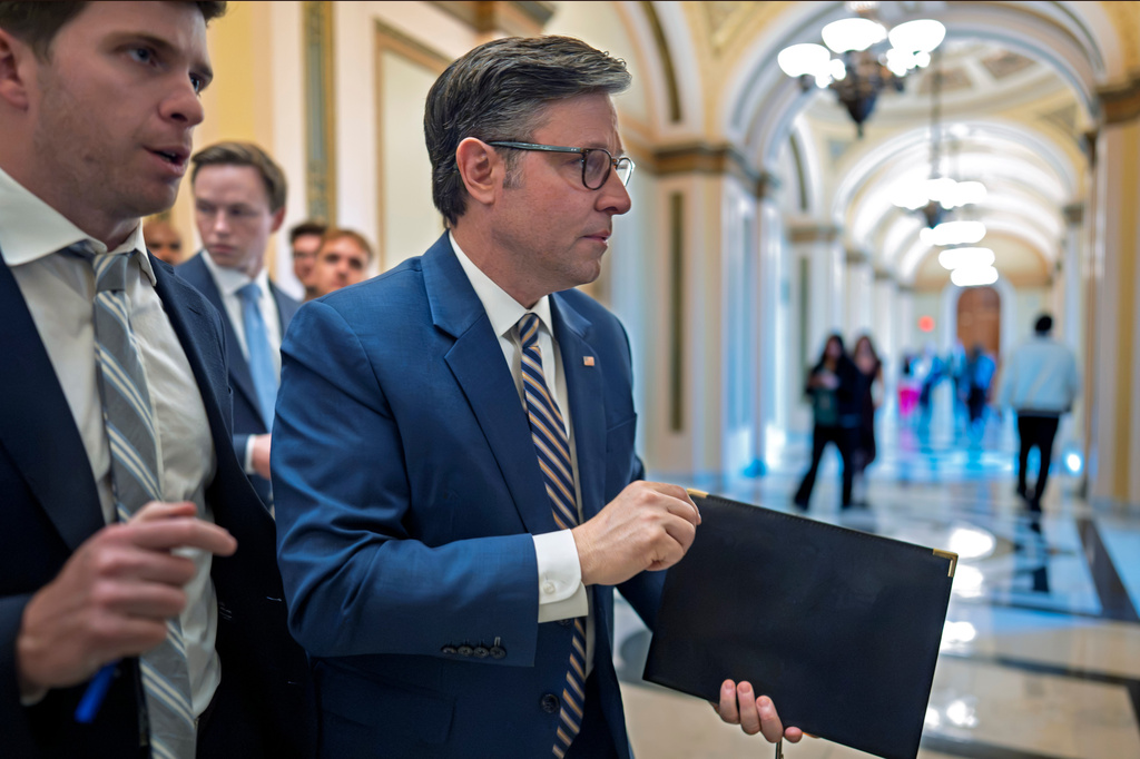 Congress Faces Budget Challenges Amid Approaching Elections