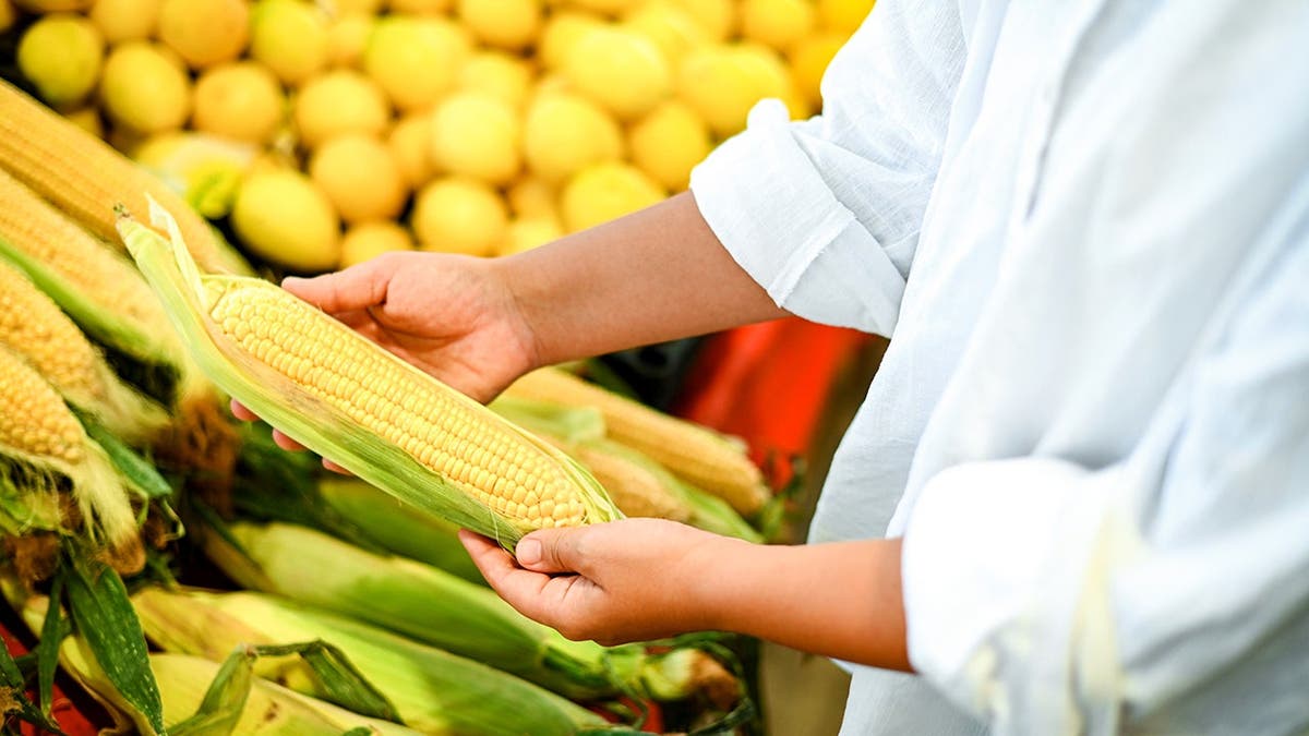 Should You Shuck Corn Before Buying?