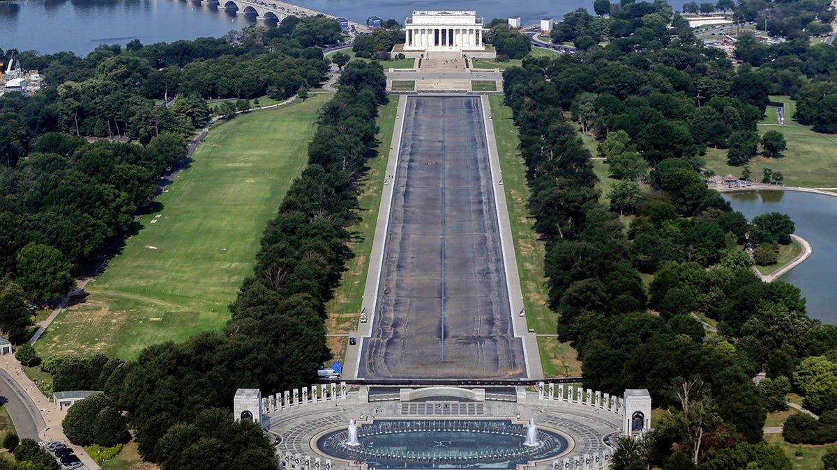 Trump Disputes Prosecutor on Lincoln Memorial Vandalism Case
