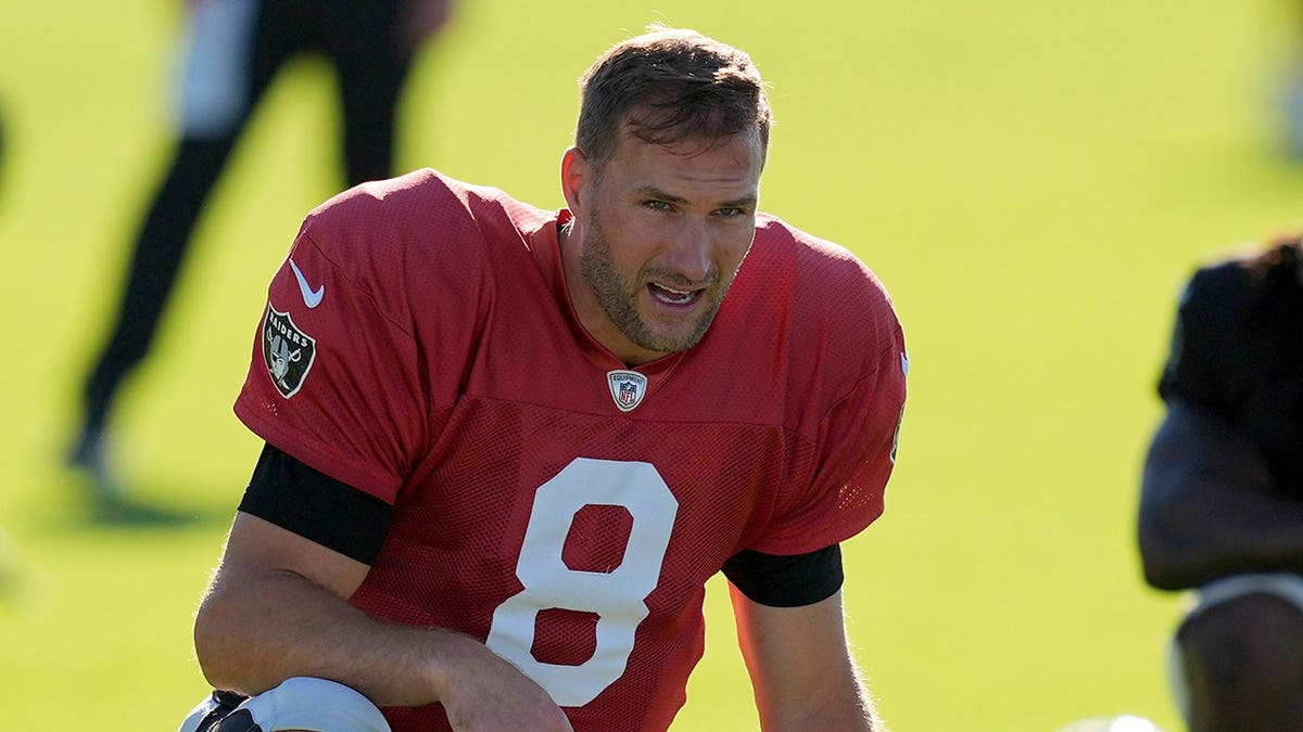 Raiders’ Maxx Crosby and Kirk Cousins Clash During Practice
