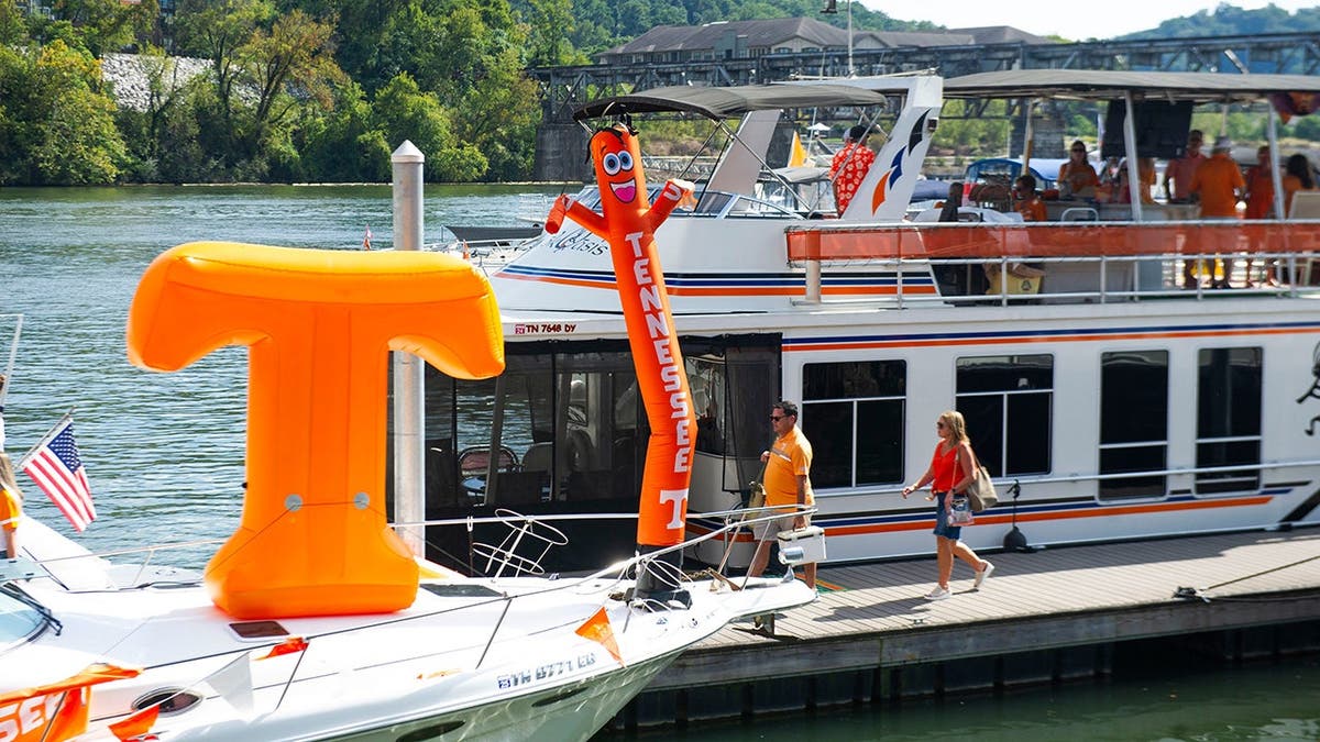 Sailgating: Football Spirit on Water