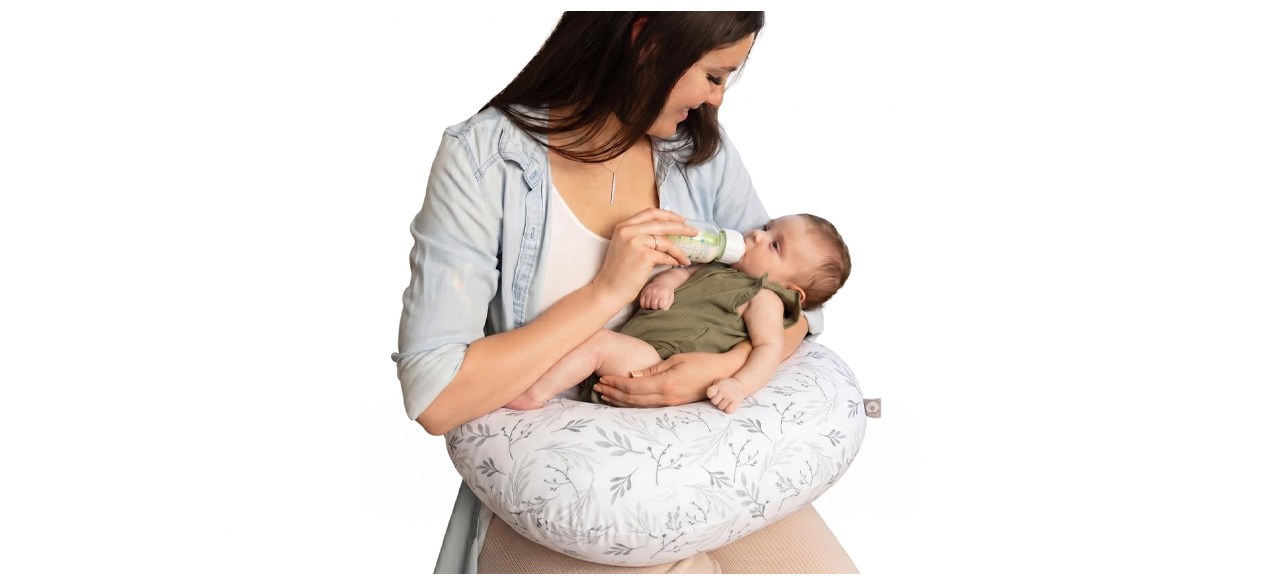 Choosing the Best Nursing Pillow for Comfort and Support