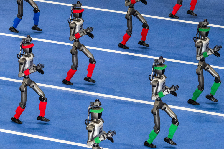 China’s Humanoid Robots Test Practical Skills at World Games