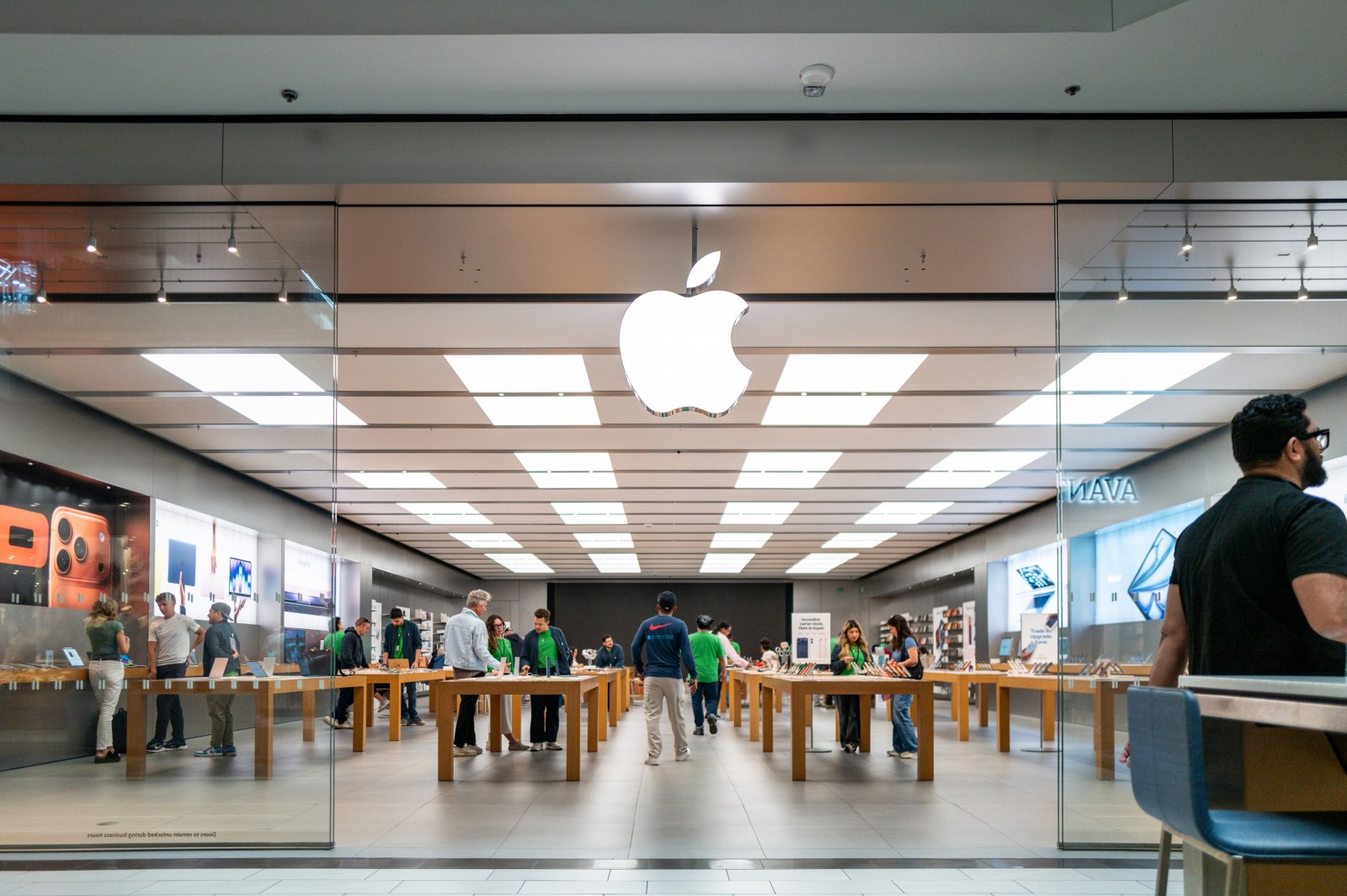 Apple’s Billions in Tariff Refunds and Investment Strategy