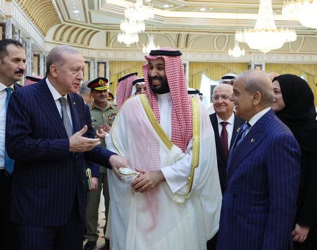 Saudi Arabia, Turkey, and Pakistan Forge Defense Agreement Amid Regional Tensions