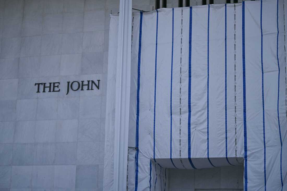 Kennedy Center Controversy Over Trump Signage and Potential Shutdown