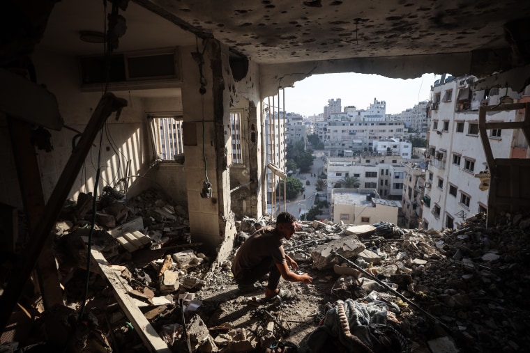 Israeli Airstrikes Persist in Gaza Amid Ceasefire Efforts