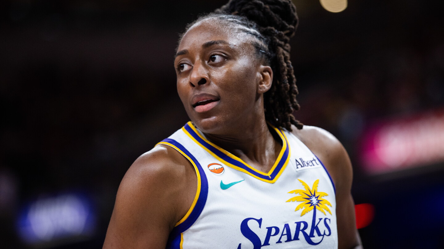 Nneka Ogwumike Announces Retirement After 15 Seasons in WNBA